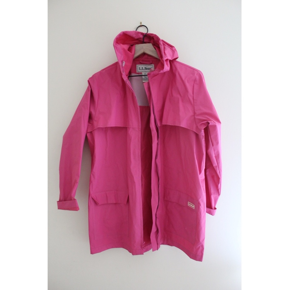 • L L BEAN FLAMINGO PINK RAIN JACKET SZ M •